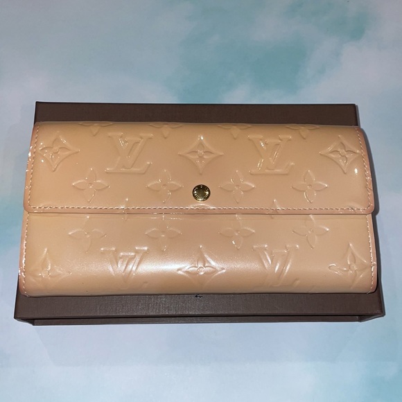 LOUIS VUITTON Monogram Vernis Sarah Bifold Wallet - Picture 3 of 14